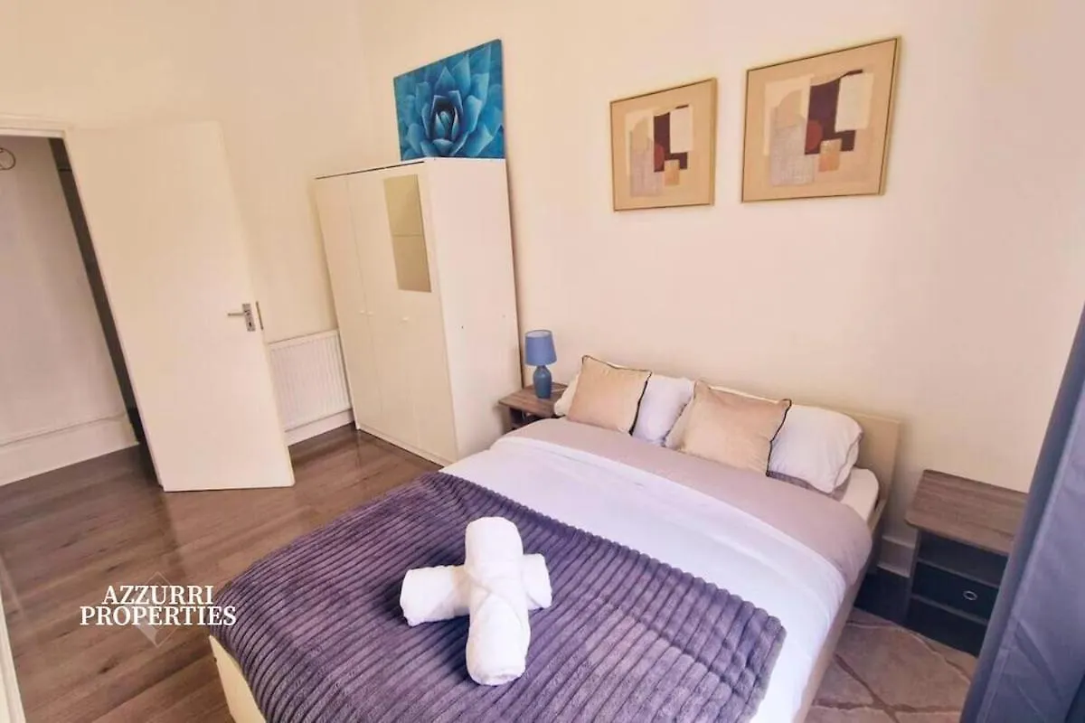 Cosy 2 Bedroom Flat Only 5 Minutes Walk To Canning Town Tube Station London United Kingdom