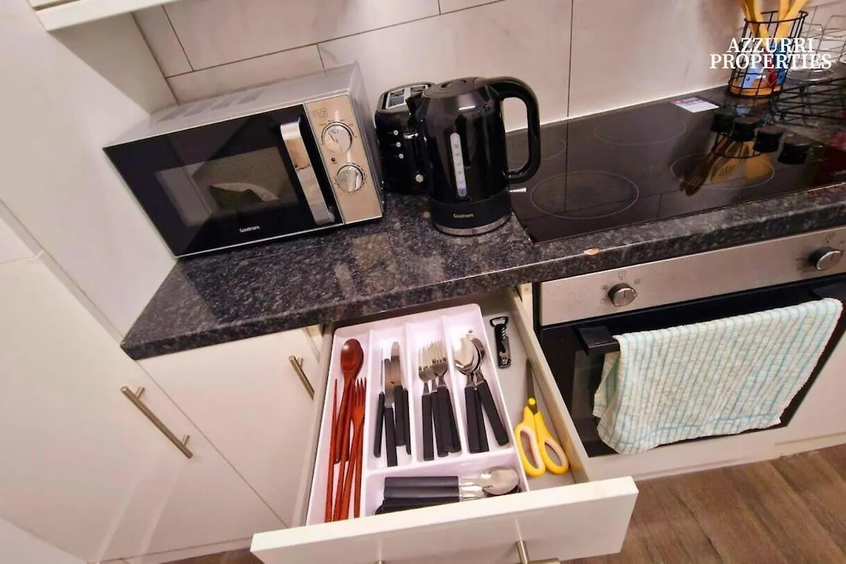 Cosy 2 Bedroom Flat Only 5 Minutes Walk To Canning Town Tube Station London United Kingdom
