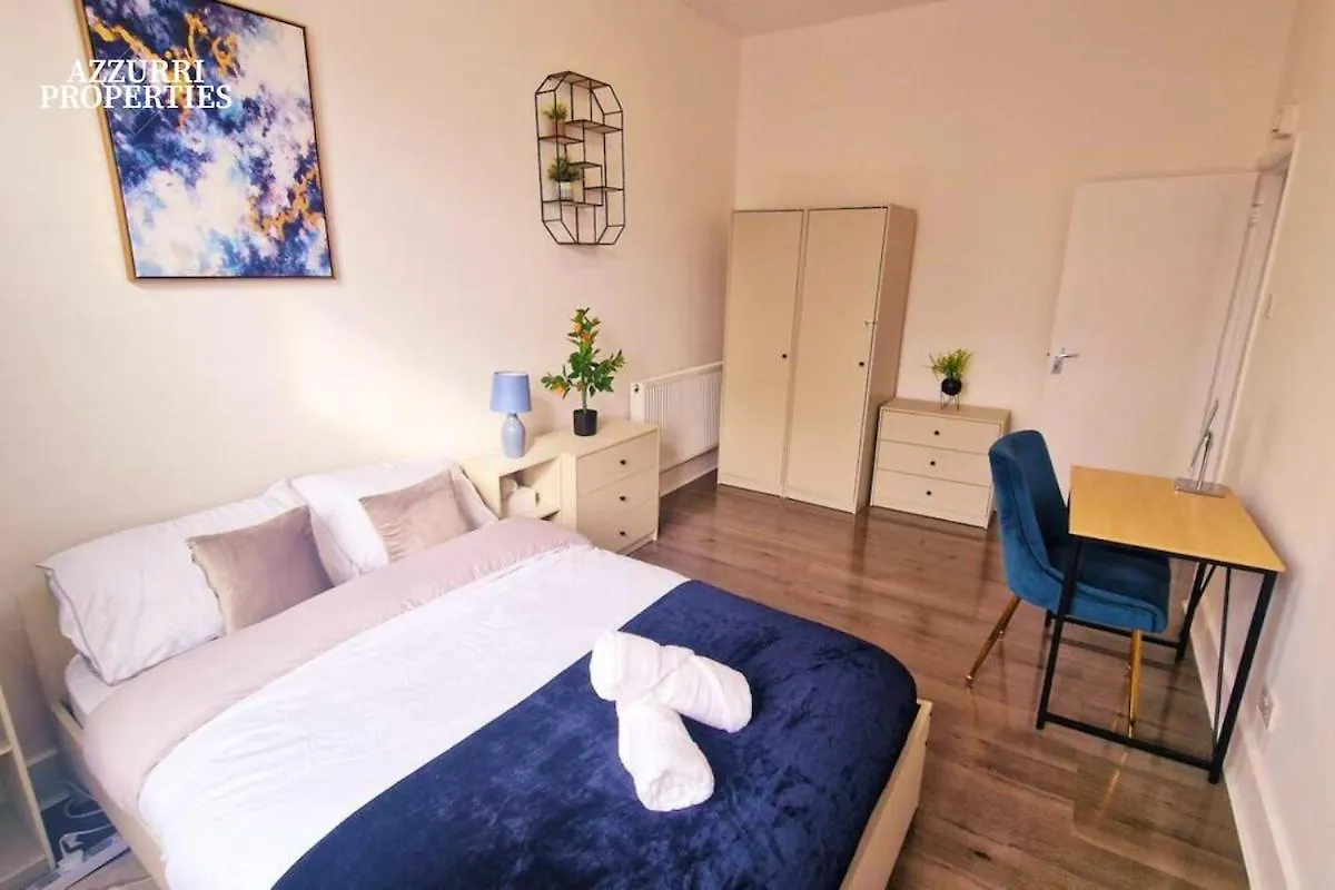 Cosy 2 Bedroom Flat Only 5 Minutes Walk To Canning Town Tube Station London Apartment