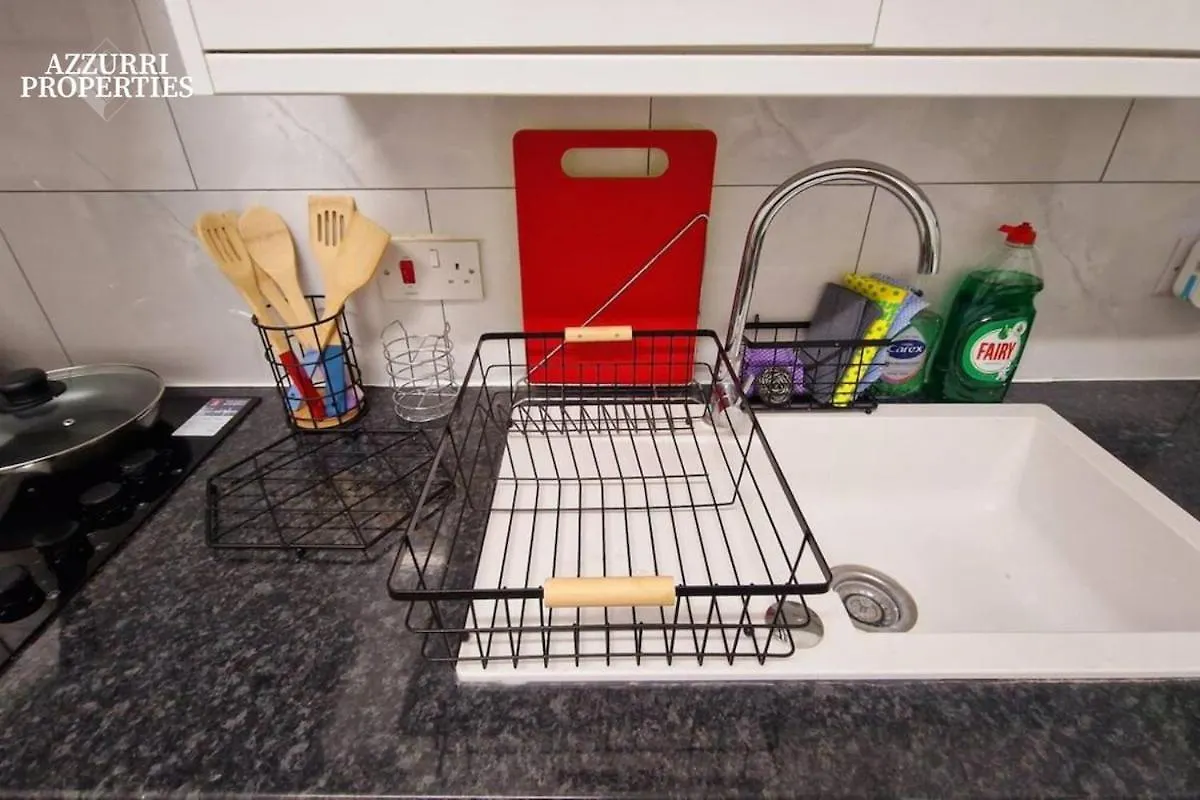 Cosy 2 Bedroom Flat Only 5 Minutes Walk To Canning Town Tube Station London