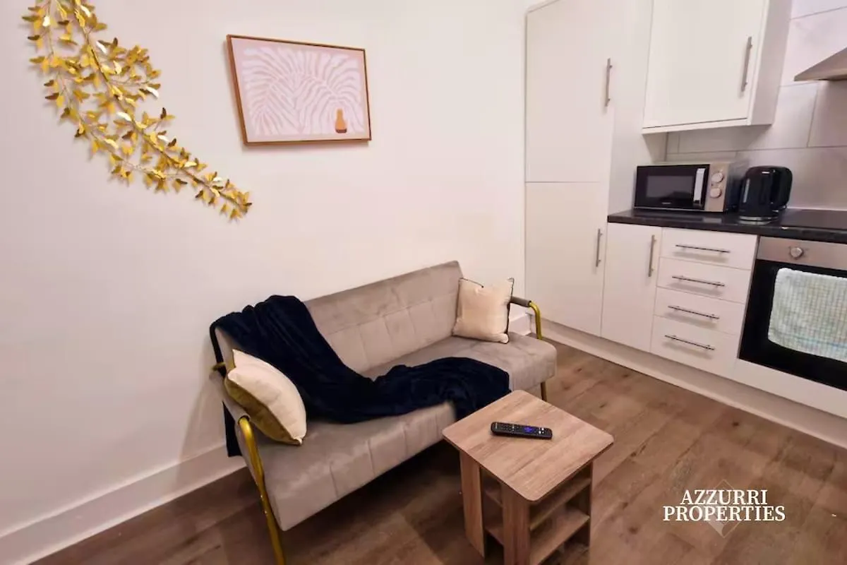 Apartment Cosy 2 Bedroom Flat Only 5 Minutes Walk To Canning Town Tube Station London